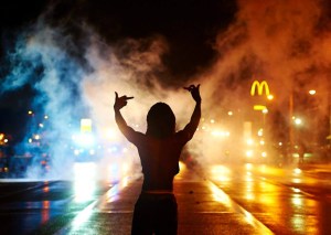 demonstrators-defy-curfew-ferguson